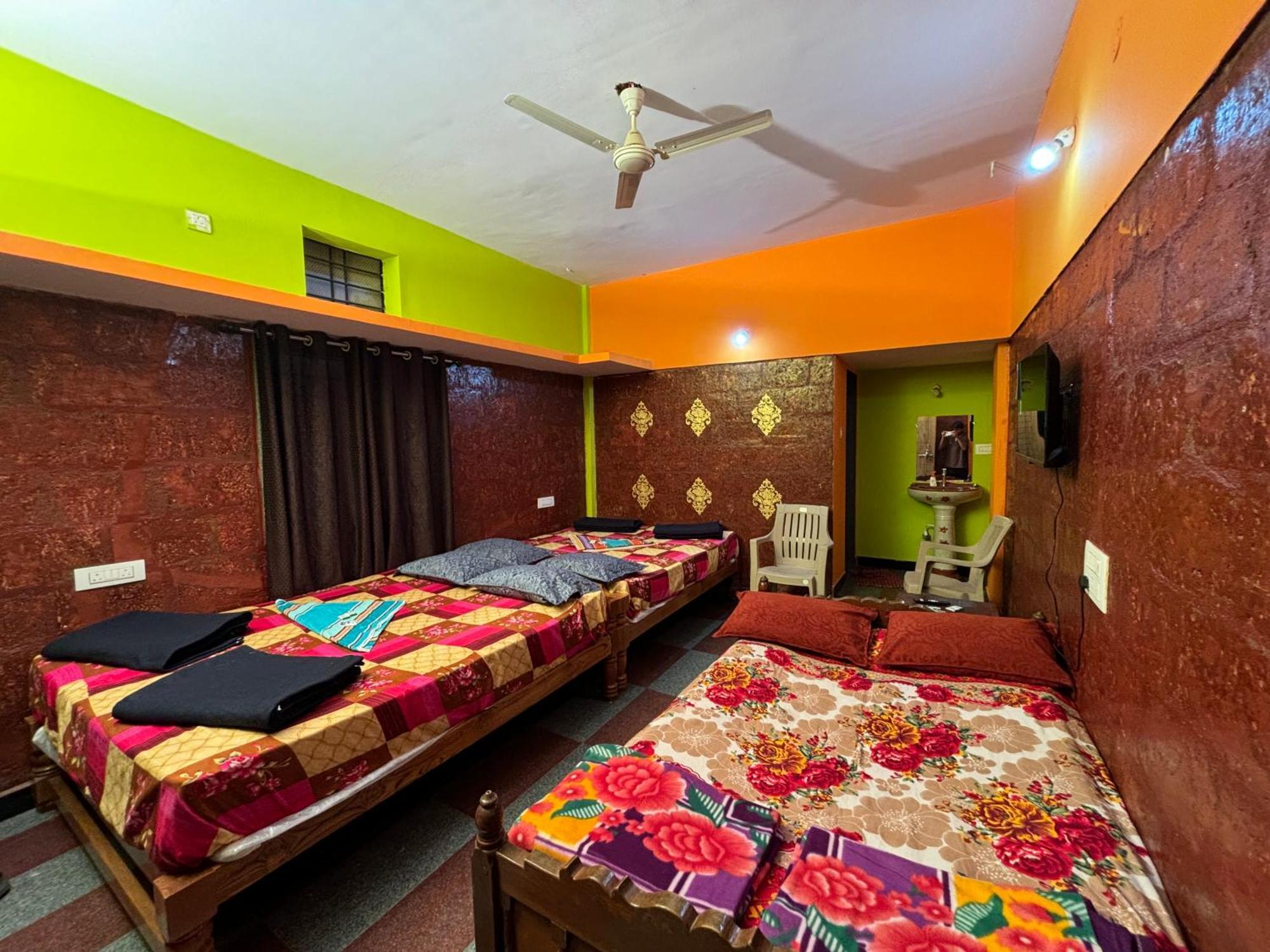 Dandeli Nakadi Home Stay Ngoại thất bức ảnh
